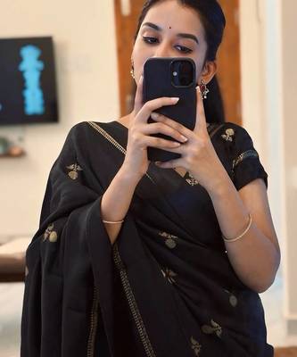 black khadi art silk saree with jacquard leaf design 2