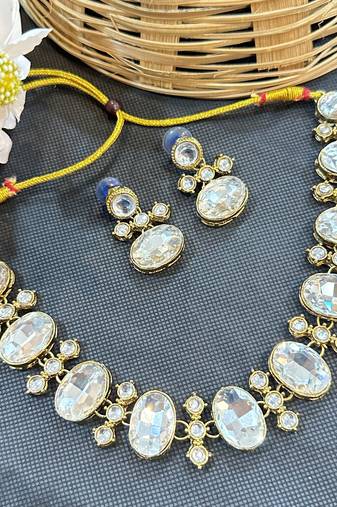 white kundan stone matte gold necklace set