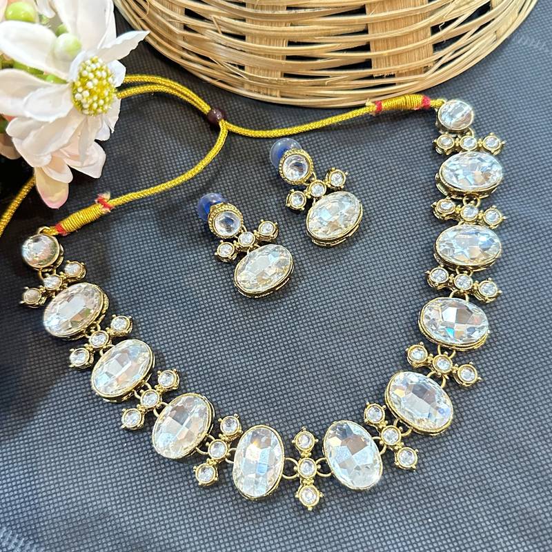 white kundan stone matte gold necklace set