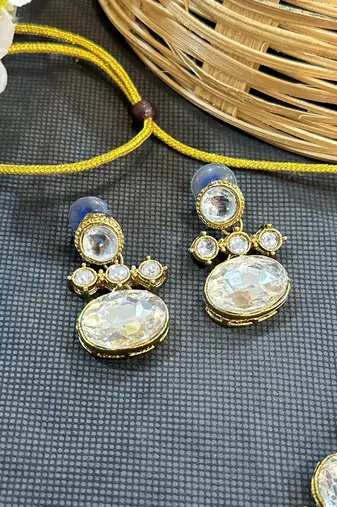 white kundan stone matte gold necklace set