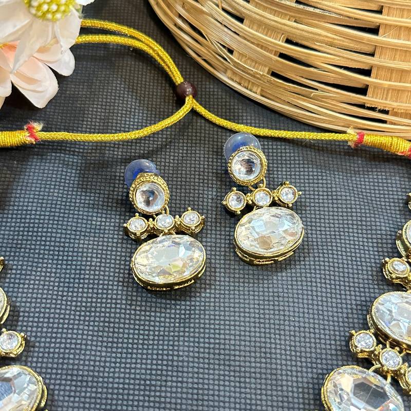 white kundan stone matte gold necklace set