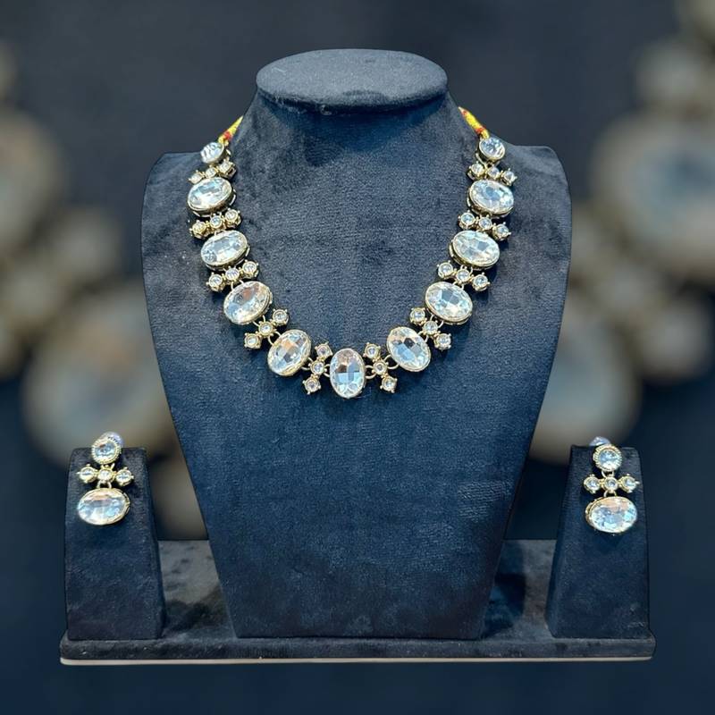 white kundan stone matte gold necklace set