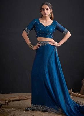 Morpeach color fendi satin silk blend two tone handwork zircon border saree 3