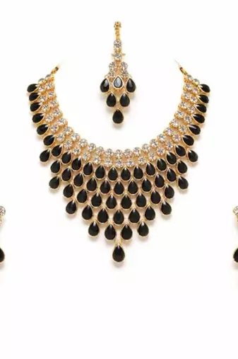 gold metal necklace set with plain glossy work