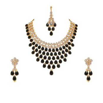 Gold metal necklace set with plain glossy work in Black 3