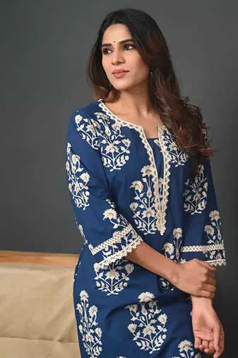 Floral printed notch-neck straight kurta