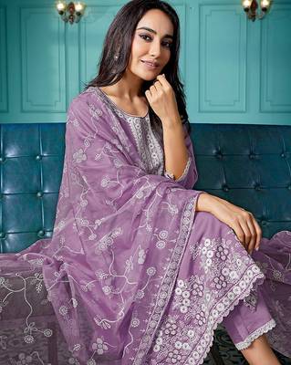 Ethnic motifs embroidered thread work kurta with trouser & dupatta 2