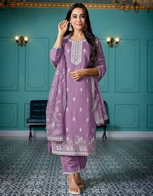 Ethnic motifs embroidered thread work kurta with trouser & dupatta 3