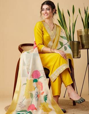 Floral embroidered regular pure silk kurta with trousers & with dupatta 1