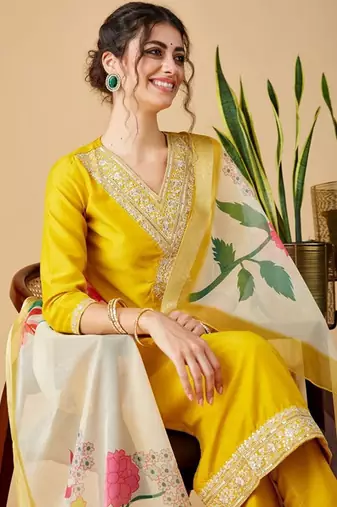 Floral embroidered regular pure silk kurta with trousers & with dupatta