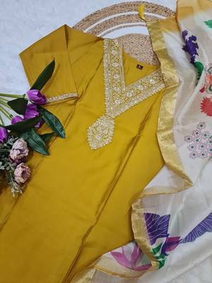 Floral embroidered regular pure silk kurta with trousers & with dupatta 4