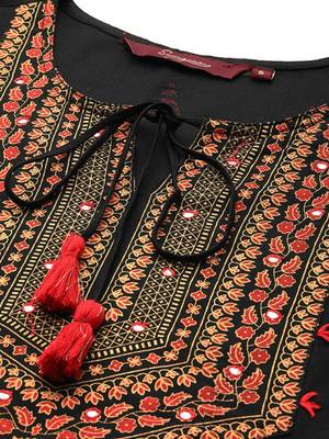 Floral yoke printed mirror work kurta 3