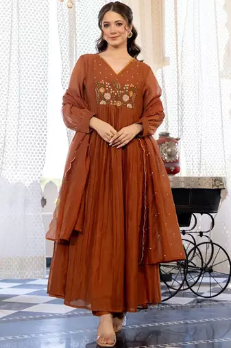 Floral embroidered panelled kurta with trousers & with dupatta