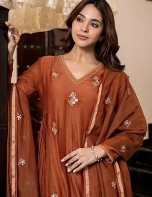 Ethnic motifs embroidered panelled thread work pure cotton kurta with trousers & with dupatta 3