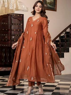 Ethnic motifs embroidered panelled thread work pure cotton kurta with trousers & with dupatta 4