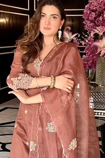 Floral embroidered regular thread work straight kurta with palazzos & dupatta
