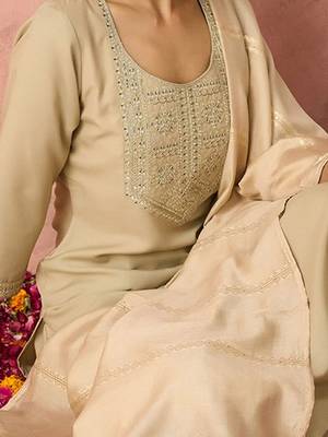 Ethnic motifs yoke design straight thread work kurta with trousers & dupatta 2