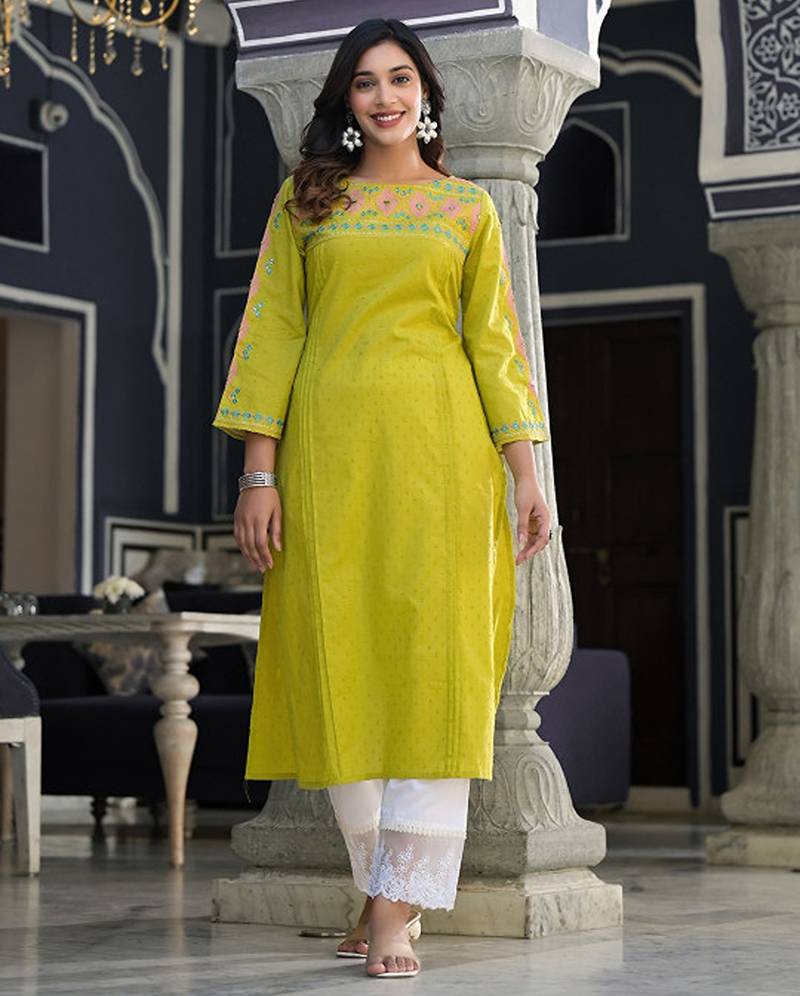Floral thread embroidered yoke design straight kurta