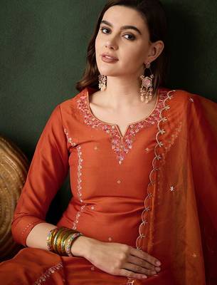 Floral embroidered sequinned straight kurta & trouser with dupatta 2