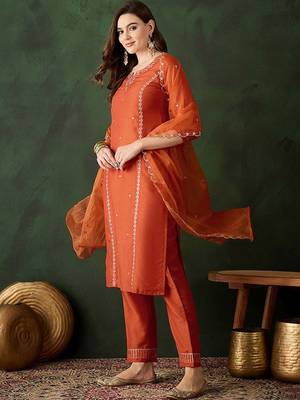 Floral embroidered sequinned straight kurta & trouser with dupatta 3