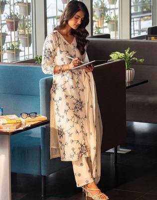 Floral embroidered regular kurta with trousers & with dupatta 1