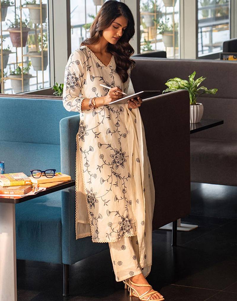 Floral embroidered regular kurta with trousers & with dupatta