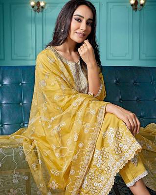 Ethnic motifs embroidered thread work straight kurta with trousers & dupatta 2