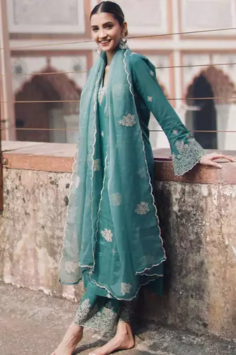 Floral embroidered thread work v-neck straight kurta with palazzo & dupatta