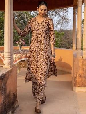 Floral printed cotton kurta with trousers 1