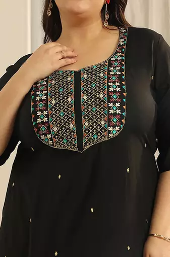 Plus size floral embroidered thread work kurta with trousers & dupatta