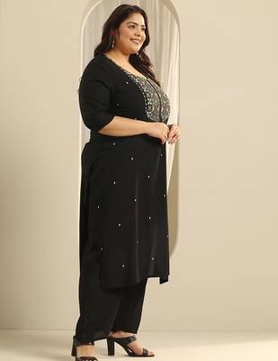 Plus size floral embroidered thread work kurta with trousers & dupatta 3