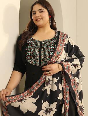 Plus size floral embroidered thread work kurta with trousers & dupatta 4