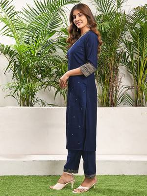 Floral embroidered v-neck thread work straight kurta with trouser and dupatta 3