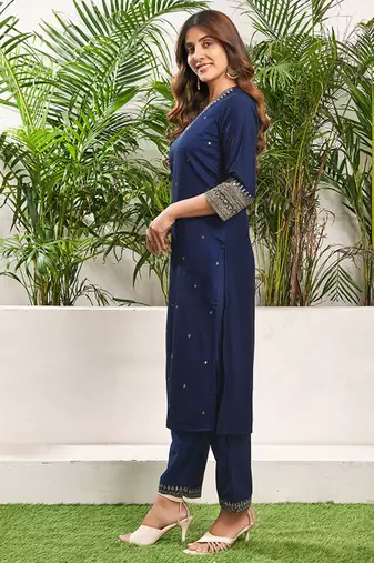Floral embroidered v-neck thread work straight kurta with trouser and dupatta