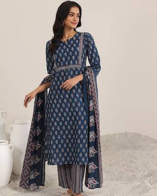 Floral printed notch-neck kurta with trousers and dupatta 2