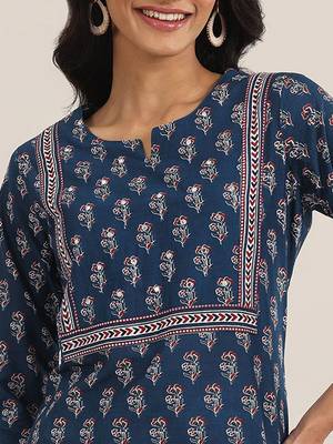 Floral printed notch-neck kurta with trousers and dupatta 3