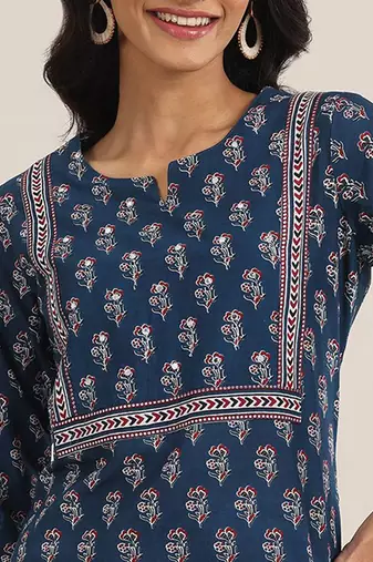 Floral printed notch-neck kurta with trousers and dupatta