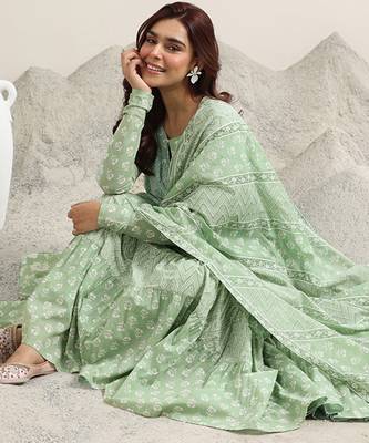 Womens green printed cotton anarkali kurta with trousers & dupatta 3