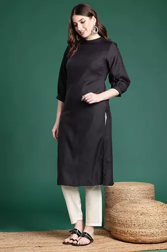 Three-quarter sleeves kurta