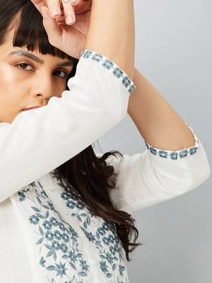 Floral round nek regular sleeves embroidered kurta 2