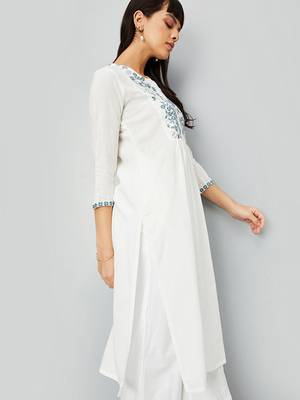 Floral round nek regular sleeves embroidered kurta 3