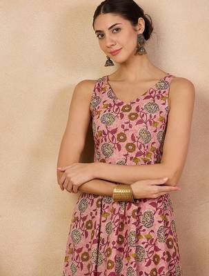 Pink floral printed v-neck regular cotton a-line kurta with trousers 1