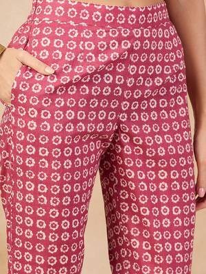 Pink floral printed v-neck regular cotton a-line kurta with trousers 2