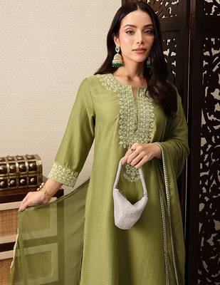 Floral yoke design thread work jashn kurta with palazzos & dupatta 1