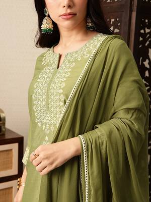 Floral yoke design thread work jashn kurta with palazzos & dupatta 2