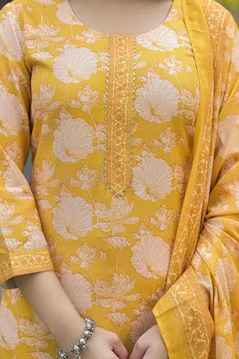 Floral printed regular kurta with trousers & with dupatta