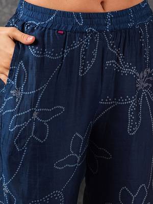 Floral printed regular kurta with trousers 3