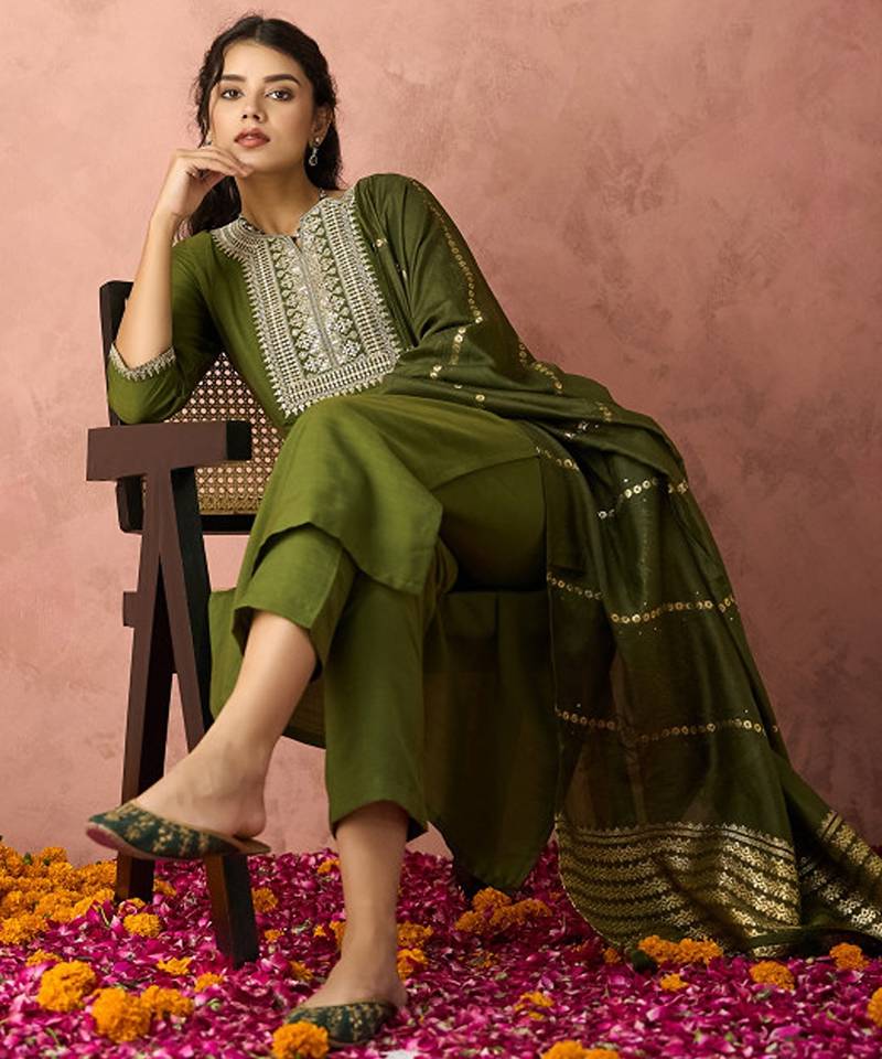 Ethnic motifs embroidered straight republic day kurta with trousers & dupatta