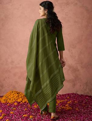 Ethnic motifs embroidered straight republic day kurta with trousers & dupatta 3