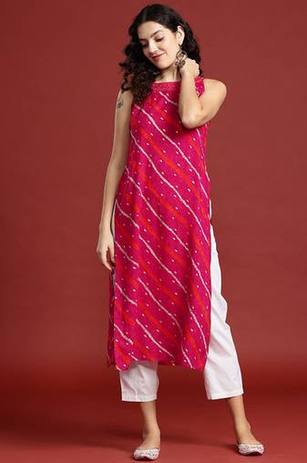 Leheriya printed halter neck thread work kurta